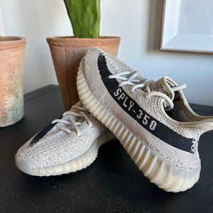 YEEZY BOOST 350 V2 ADULTS SIZE 4